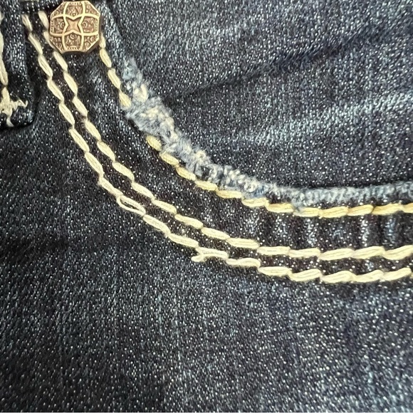 Silver SUKI Blue Jean Shorts Sz 28 (5/6) Dark Wash Embroidery Loose Stitch - Picture 11 of 11